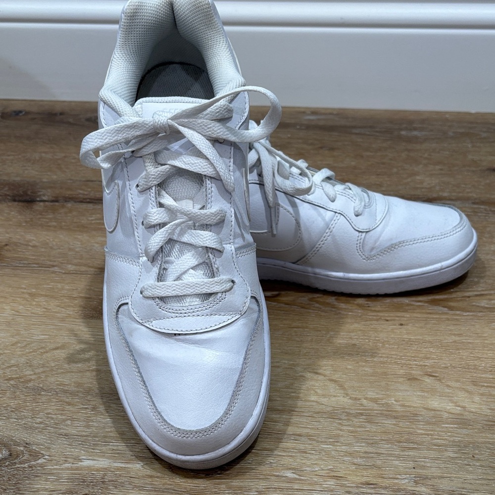 Nike Men's White Low-Top Sneakers - Picture 3 of 6